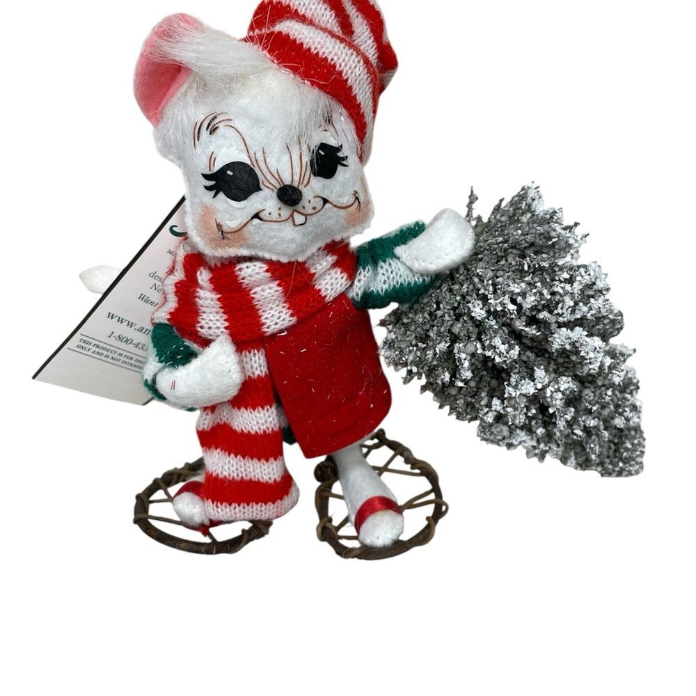 Annalee 2006 Mouse Carrying Christmas Tree Snowshoes 6" New with Tags Holiday